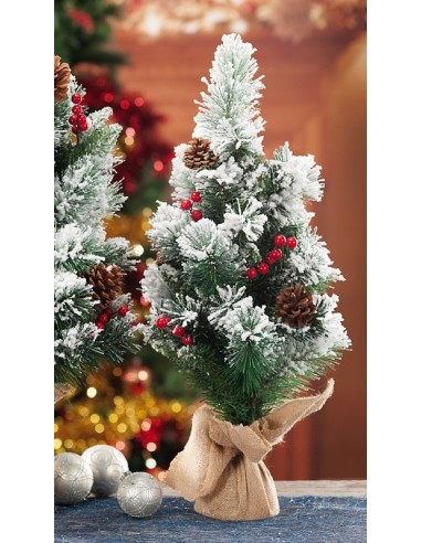 Albero di Natale innevato con pigne e...