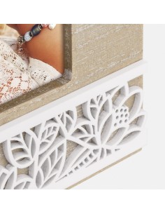 Portafoto in legno naturale/bianco intarsiata fiori Cm. 17x22 - Foto cm. 10x15 2