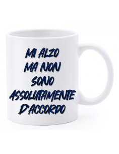 Tazza mug ceramica "La str..azzata" in scatola - Mi alzo ma non sono assolutamente d'accordo
