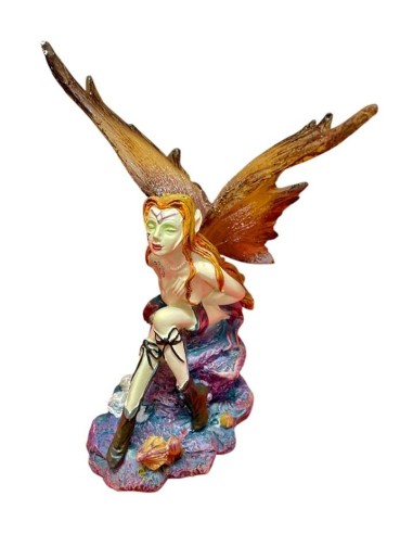 Fatina Fantasy Seduta Su Roccia