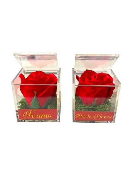 Rosa di sapone rossa Cm. 6 in scatolina plexiglass con apertura Cm. 6x6x6 - Love - Scritte assortite