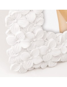 Portafoto in resina bianco con fiori 3D Cm. 19x24 - Foto Cm. 13x18 2